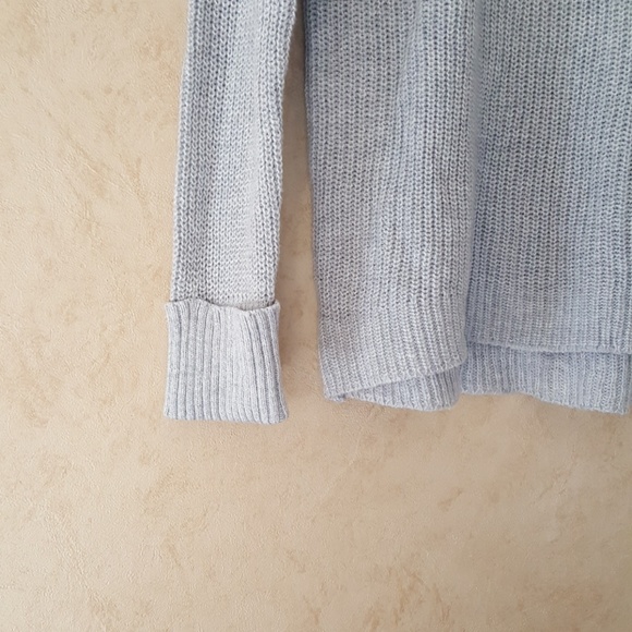 American Eagle light grey crew neck sweater - Picture 3 of 4